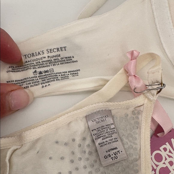 Victoria’s Secret Fashion Show 2010 Swarovski Miraculous Plunge Bra & Thong - Picture 11 of 16